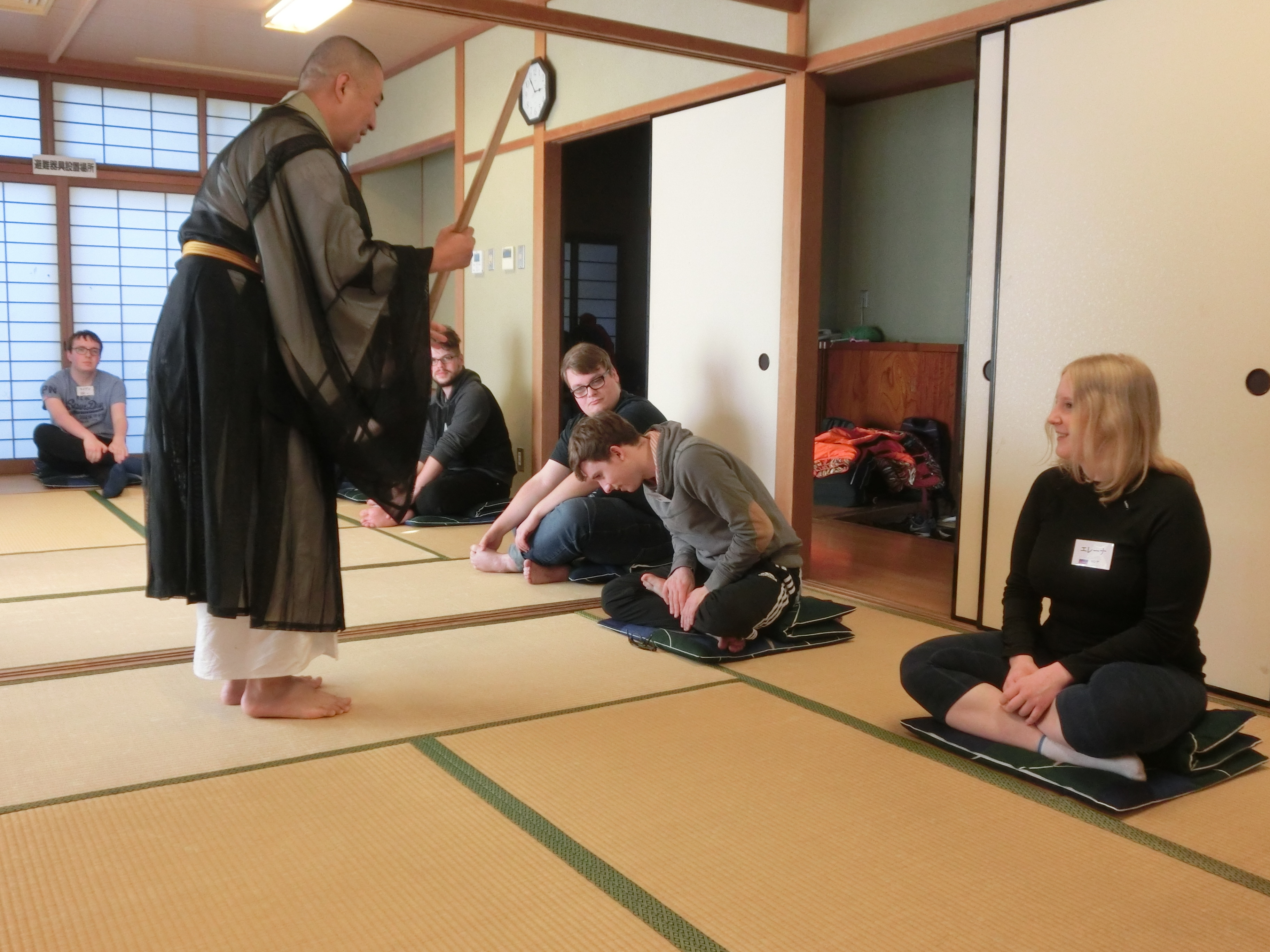 日本語プログラム 座禅体験 ニュース トピックス 公立大学法人神戸市外国語大学