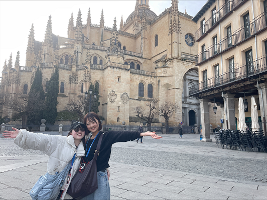 7.Segovia Cathedral with friend.png